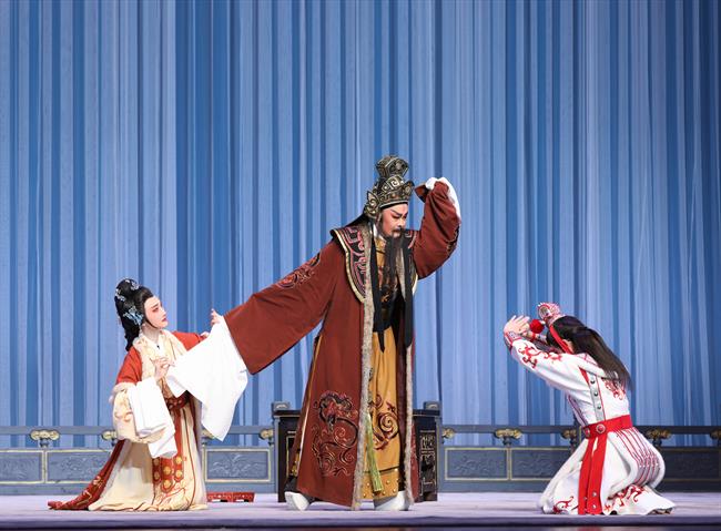 《白兔记·回书》荣获第四届“梨花杯”全国青少年戏曲教育教学成果展示活动戏曲表演地方戏组优秀表演作品.jpg 《白兔记·回书》荣获第四届“梨花杯”全国青少年戏曲教育教学成果展示活动戏曲表演地方戏组优秀表演作品.jpg