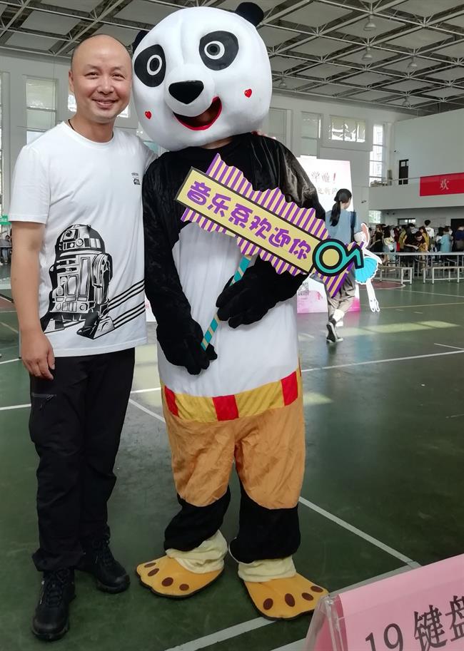 音乐系陈曦1.jpg 音乐系陈曦1.jpg