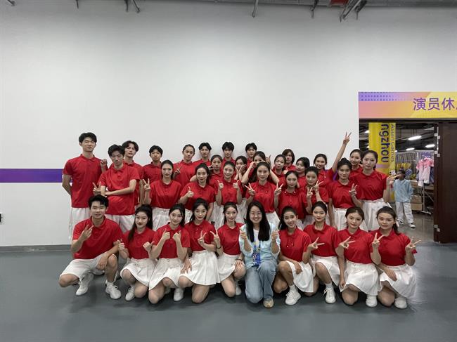 严佳倩2.jpg 严佳倩2.jpg