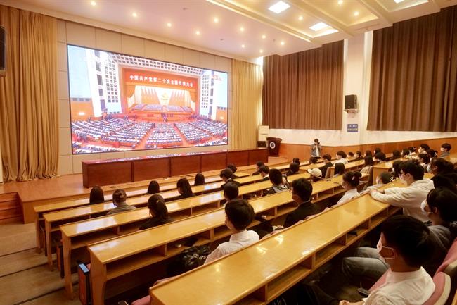浙江艺术职业学院干部师生集中收看党的二十大开幕会6.jpg