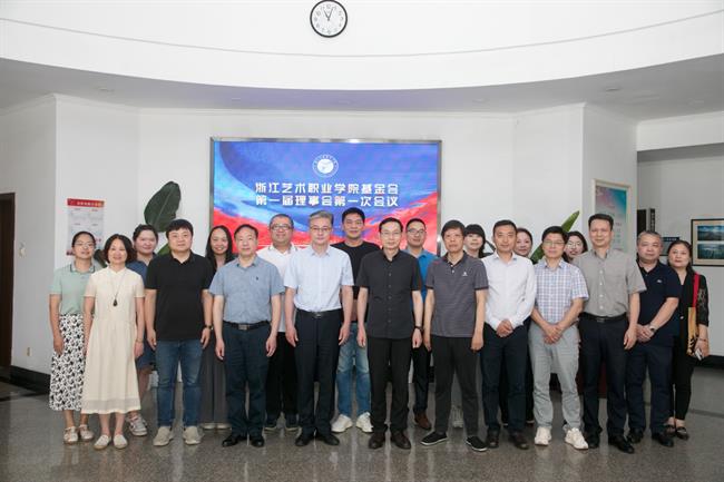 会议合影.jpg 会议合影.jpg