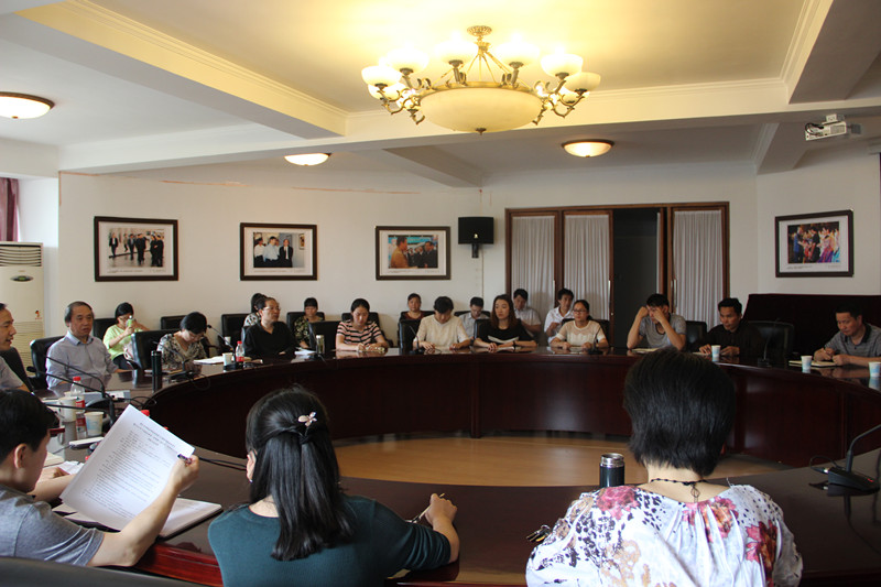 å›?0 座谈会_副本.jpg