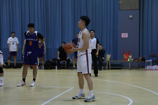 钟声杯篮球赛第二轮对阵浙江财经大学 比赛中1.jpg