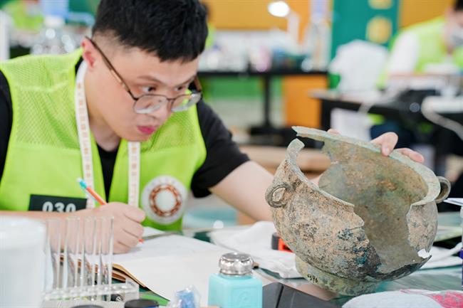 金属组 盛经纬(浙艺校友).jpg 金属组 盛经纬(浙艺校友).jpg