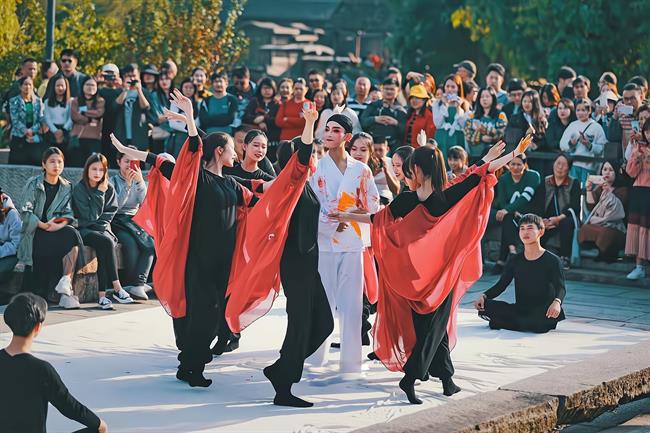 2.第六届乌镇戏剧节 古镇嘉年华剧目《梦》.png